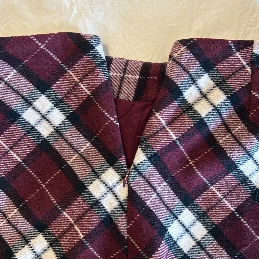 Forever 21 burgundy plaid skirt size M - Picture 3 of 3